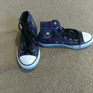 Tennis shoes